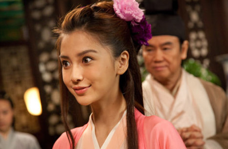 别拿整容说事儿!Angelababy这么美拼的还是会