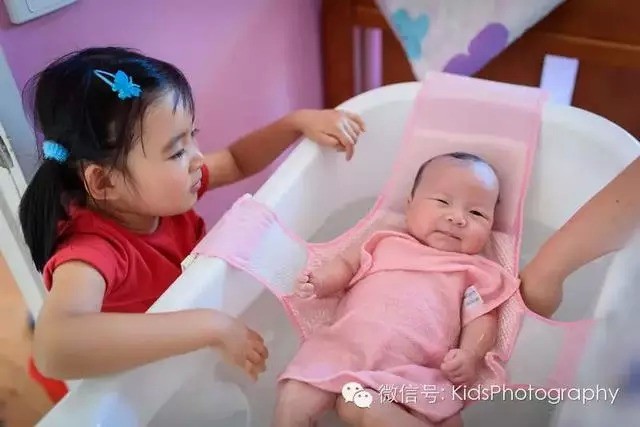 姐姐写给二胎妹妹的满月祝福:你是我的姐妹,你