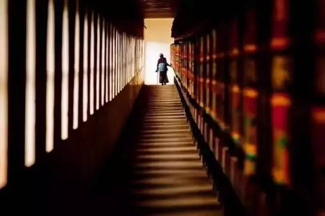 听见夏天的离开,我在某年某月醒过来 荐号-楚尘