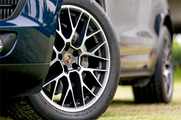 跑车轮胎多宽 42ddd1b9ec3a36ce7ea473bb3c123b0f_600_400.jpg