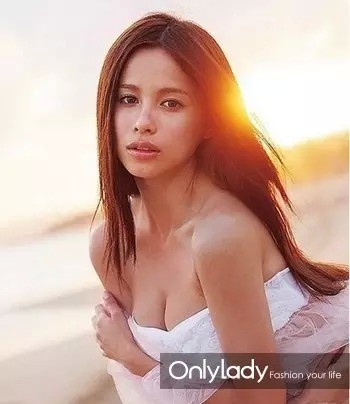 萧亚轩前任王阳明高调订婚:王的女人能凑两桌