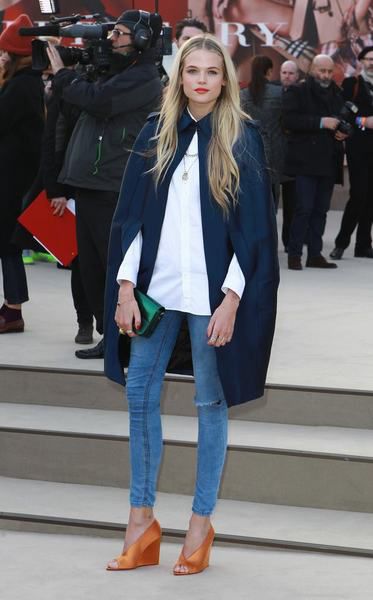 坡跟鞋搭配什么衣服好 4586a73b375d6bd812bf079a29a1acfd_373_600.jpg