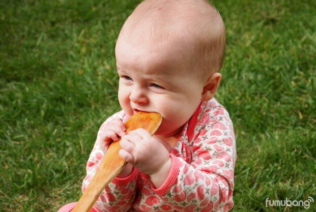 怎么教宝宝自己拿东西往嘴里面吃 4cf3f04cfed1836d33326346f235c125_621_417.jpg