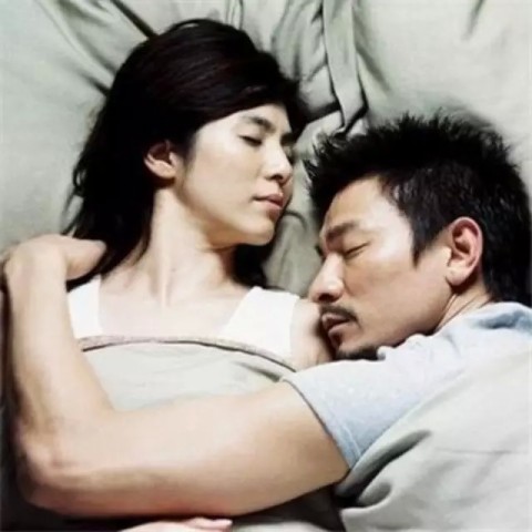女人为什么愿意男人抱着睡觉?男人女人都进来