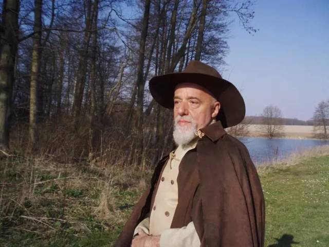 保罗·柯艾略:我们终要学会"继续做疯子,但行动要像正常人"_手机新浪网