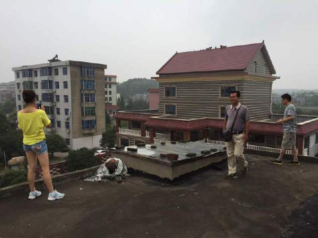 记者来到萍乡市芦溪县的王林"王府"进行探访.