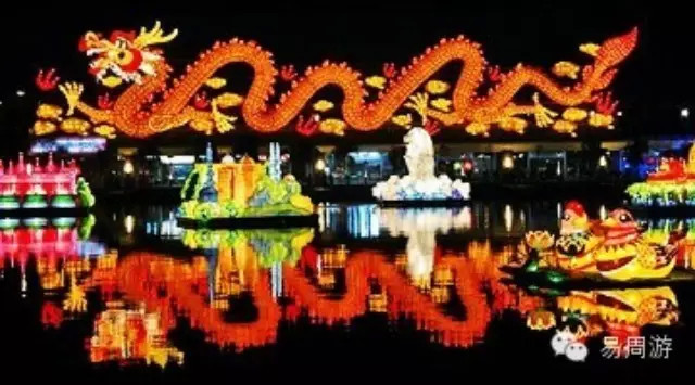 在奥林匹克森林公园特别精心打造了一个大型"清明上河图"实景彩灯