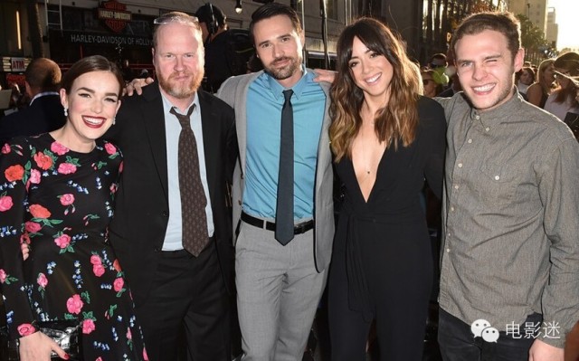 《复仇者联盟2》全球首映 超级英雄豪华阵容亮