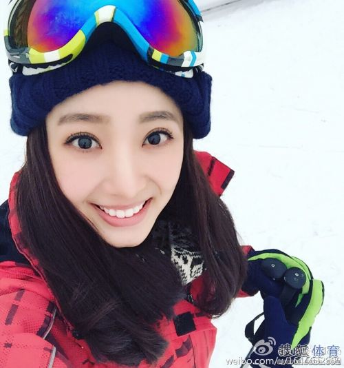 圣诞节明星选择去滑雪 刘钰瑾晒照片美美哒(图