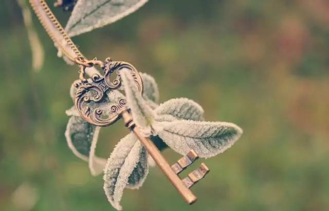 女子因常梦到黑房子而生病,终于打开房门那一