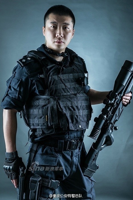 图片来源:重庆公安特警总队微博