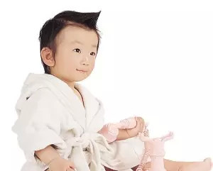 <em>乌黑发亮的头发</em>,可以让小孩从小就自信!