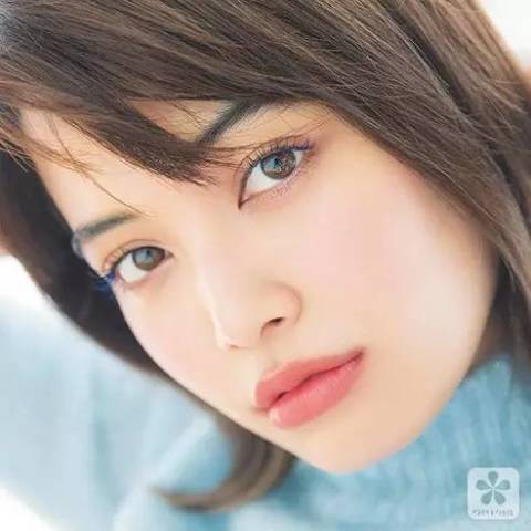 彩妆| 秋日注目!彩色睫毛膏与眼影的搭配术