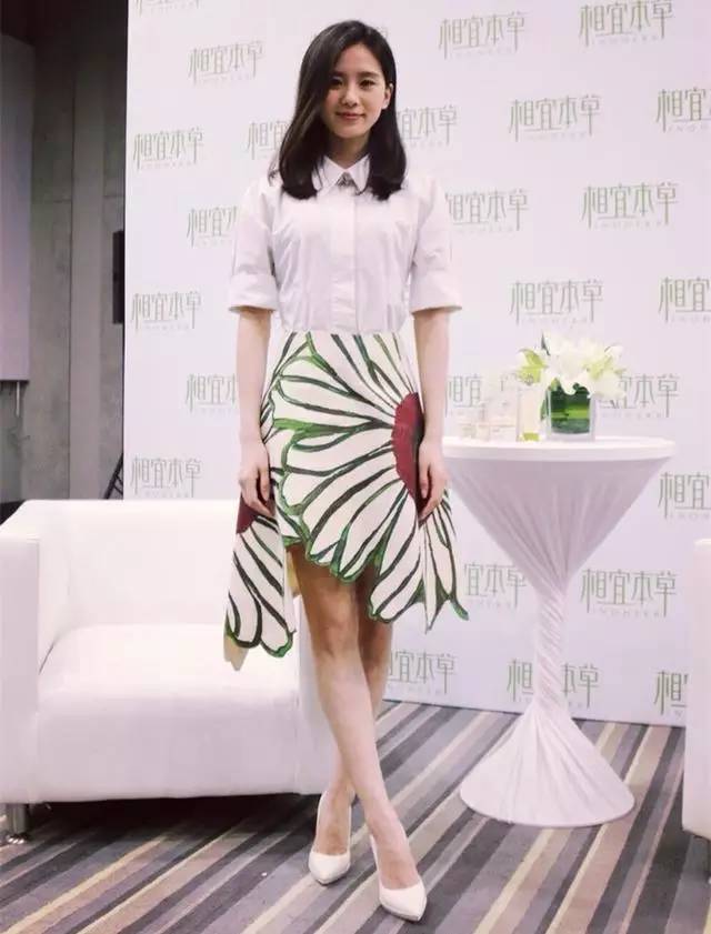 刘诗诗结婚后穿衣更漂亮了,最爱穿这件衣服!