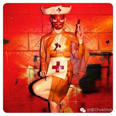 丝袜控、艳舞舞者和变装皇后都是深夜艺术家