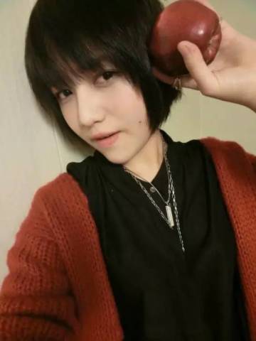明明可以靠颜值,顶着<em>女版吴亦凡</em>称号非要搞纹