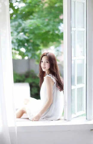 拍照如何摆动作视频教程 75a649c3d1b7c4569d4ffa1aa5343890_311_480.jpg