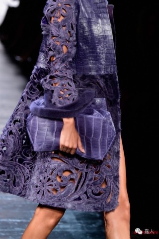 鞋包控 天凉了小心感冒 看看秀场上的手袋包