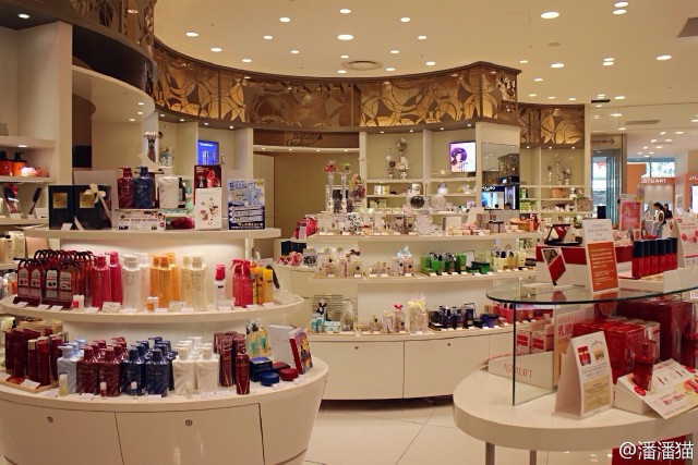 很爱大阪近铁百货里的化妆品专柜-潘潘猫-自媒