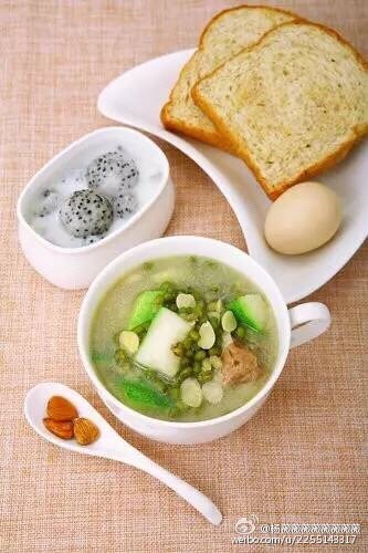 <em>产后</em>不<em>带胸罩</em>,别毁的肠子都青了_新浪悦读_手