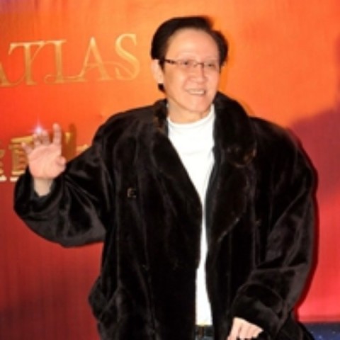 香港影坛大佬向华胜身边的男人女人-GQ中国