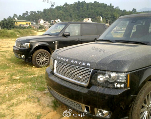 越南边境大量豪车无人认领,奔驰路虎算一般,还