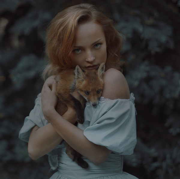 你看了这些真实的美女与野兽拥抱照吗?