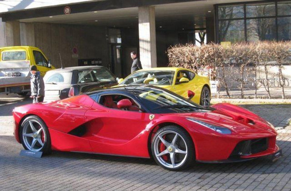 送你2200万你都买不到，被撞的“辣法”有多辣