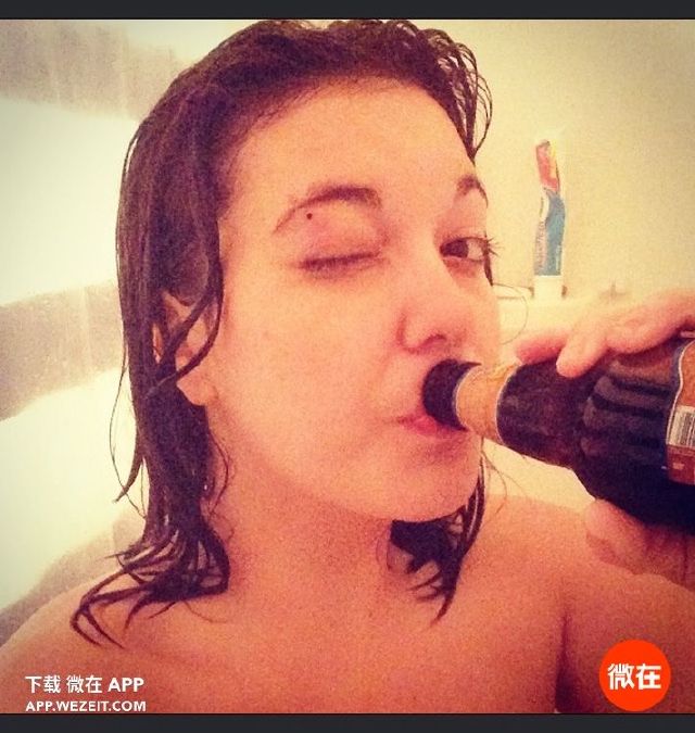没什么是比一边洗澡一边喝啤酒更爽的了