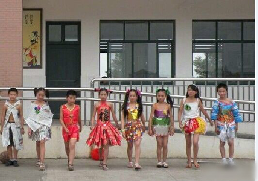 最新款报纸服装秀^_^