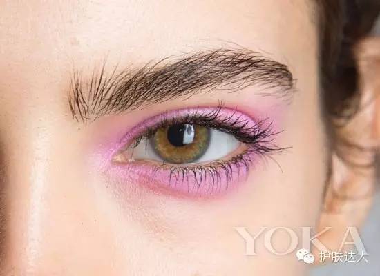 即将流行的眼影新玩法,画完不宜上街!
