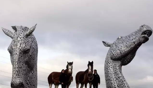 据悉这座马头灵感来源于苏格兰神话怪物kelpie,当地政府期望用它来