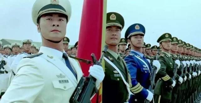 2015大阅兵歌曲《中华在崛起》 ,红遍全球!