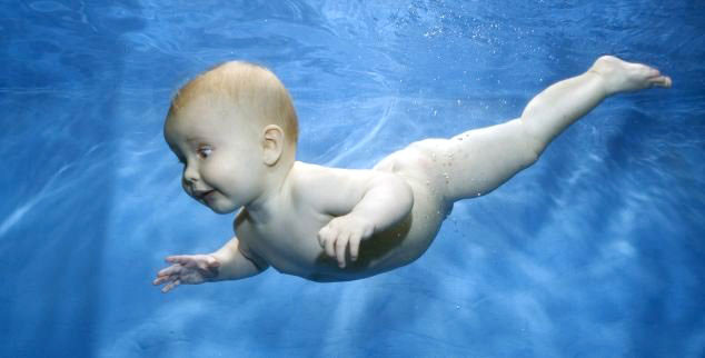 婴儿能潜水吗?看看这个视频吧