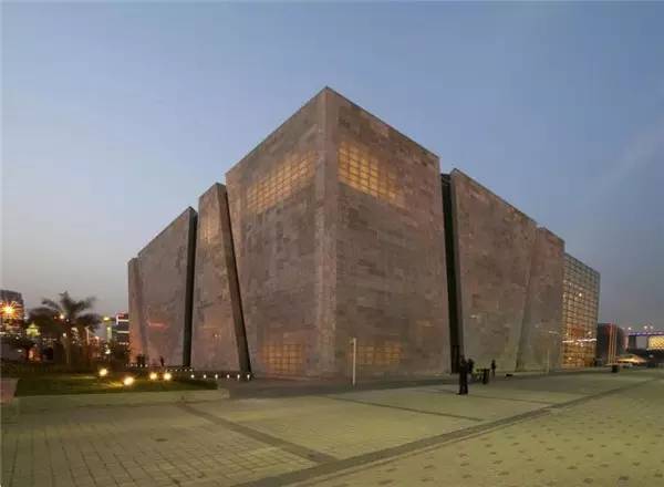 【材质】混凝土还有半透明的?!