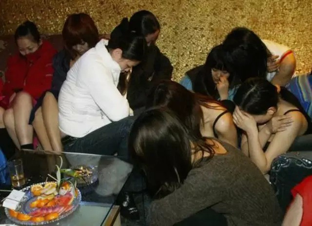 √ 包房小姐服务全过程,客人根本受不住,太厉害