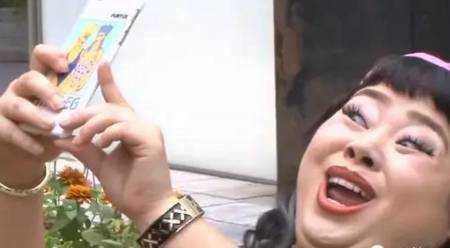 她体重200斤，身高157，曾是别人口中的死胖子，如今却成了日本最火的网红-全球时尚-时尚资讯