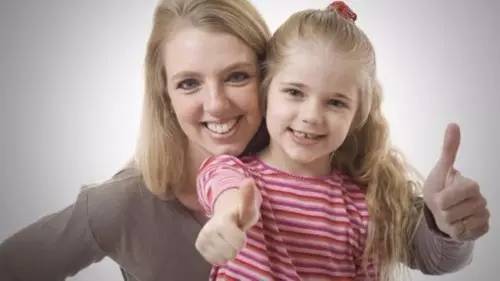 父母如何正确的夸孩子 对孩子的成长至关重要