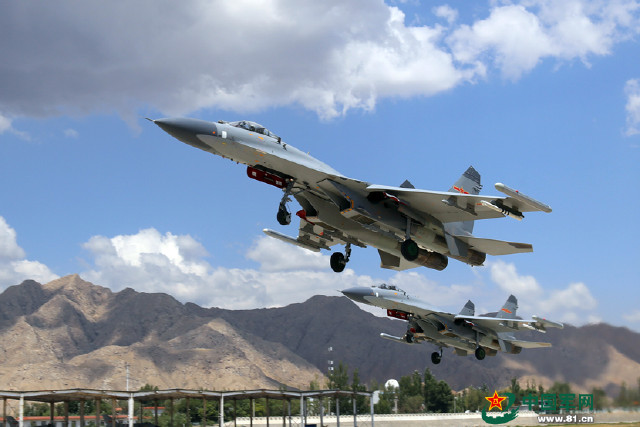 7月23日,西北某机场,兰空航空兵某师与兄弟部队开展异型机空战对抗