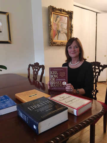 纽约750美元一节的礼仪课,我们能学到什么?| 世