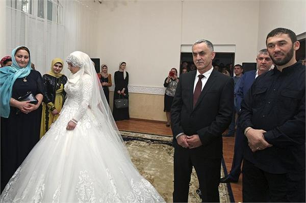 俄罗斯车臣47岁军阀逼婚17岁少女 不从就绑其全家