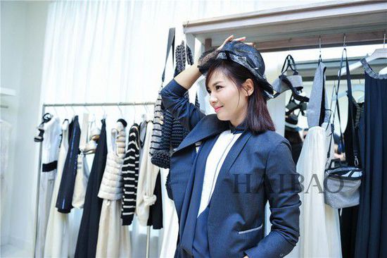 刘涛帅气亮相米兰时装周,成为参观BC先生府邸