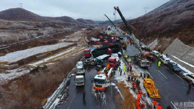 山西京昆高速发生特大交通事故 多人死伤