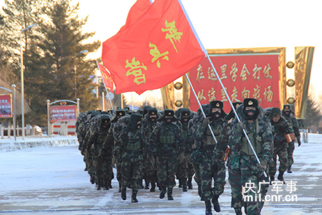 二炮新兵睡上"大通铺"