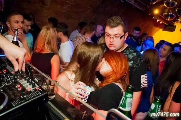 <em>妹子</em>们,你们让这些男人情何以堪?-奇事奇物网