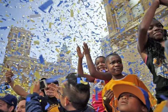 【NBA】勇士花式庆祝总冠军:奥克兰的城里人