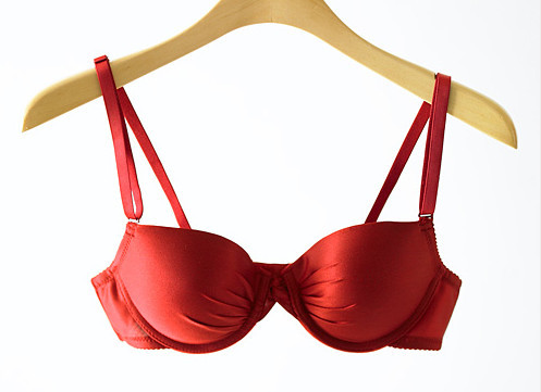 <em>产后</em>你<em>戴胸罩</em>了吗?看完肠子都悔青了!_新浪悦