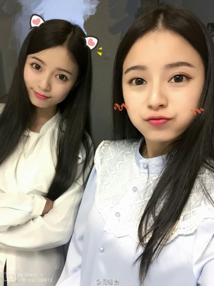 <em>四川双胞胎姐妹</em>何锶怡何锶棋走红网络
