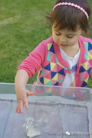 欧美幼儿园最受欢迎游戏:自然元素的浮沉实验