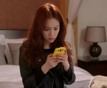 你的另一半要看你手机,你的第一反应是什么?